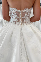 Satin Ball Gown Sweetheart Vintage Wedding Dresses With Lace Appliques