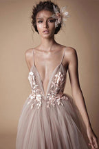 Spaghetti Strap Deep V Neck Beach Wedding Dresses With Applique