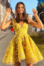 A-line V-neck Backless Short Homecoming Dresses With Lace Flowers