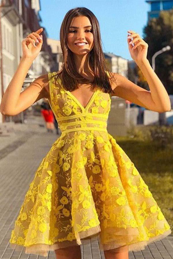 A-line V-neck Backless Short Homecoming Dresses With Lace Flowers