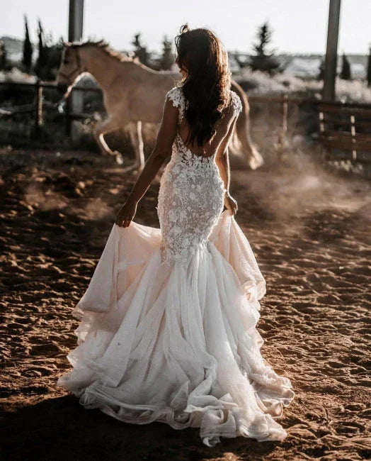 Elegant V-neck Sleeveless Mermaid Wedding Dresses with Lace