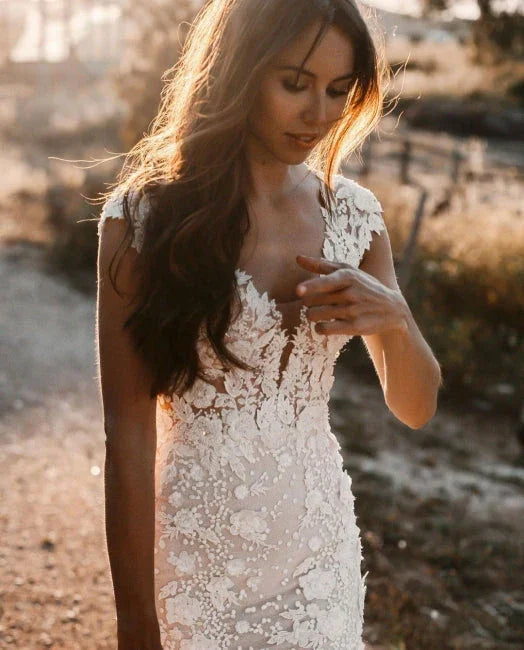 Elegant V-neck Sleeveless Mermaid Wedding Dresses with Lace