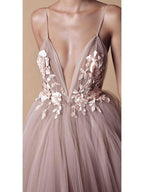 Spaghetti Strap Deep V Neck Beach Wedding Dresses With Applique